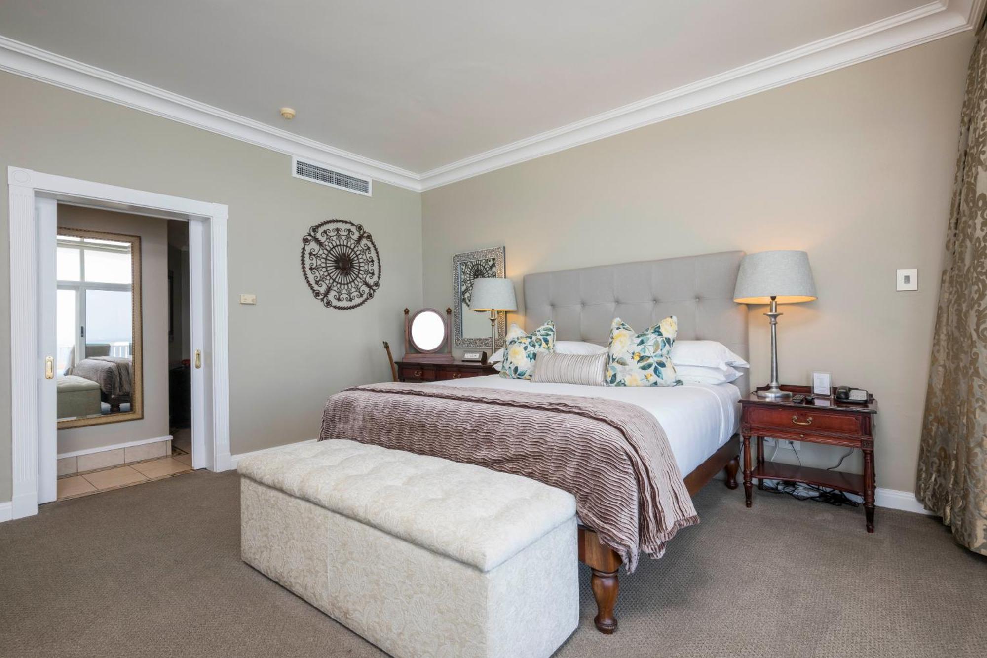เบเวอร์ลี ฮิลล์ Hotel เดอร์บัน ภายนอก รูปภาพ A bedroom at the Cape Heritage