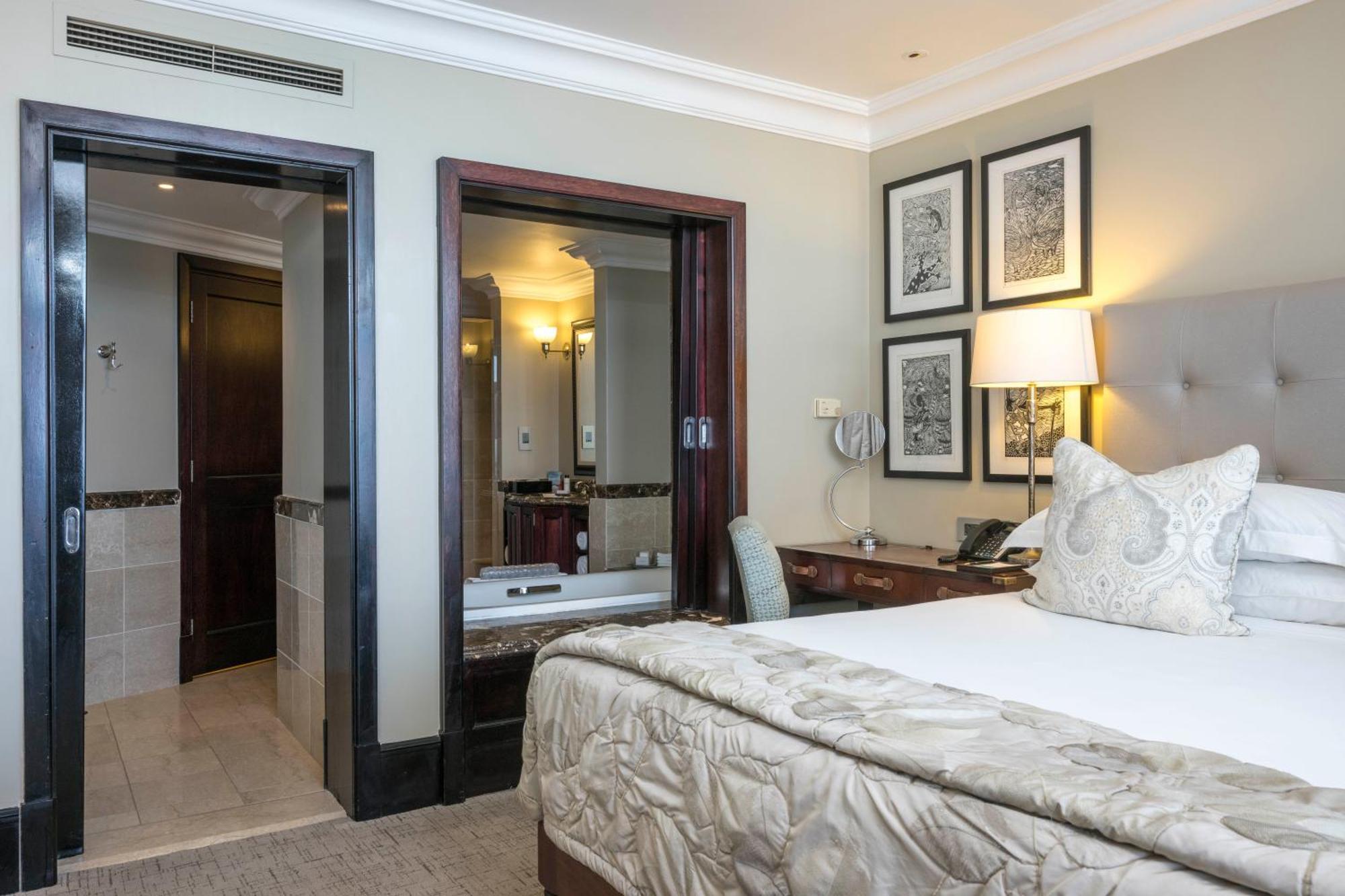 เบเวอร์ลี ฮิลล์ Hotel เดอร์บัน ภายนอก รูปภาพ A bedroom at the hotel