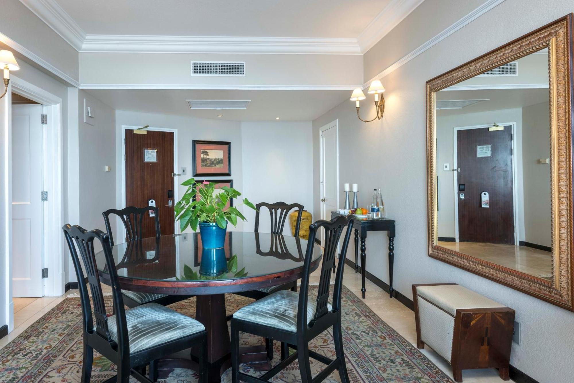 เบเวอร์ลี ฮิลล์ Hotel เดอร์บัน ภายนอก รูปภาพ A suite at the Hilton