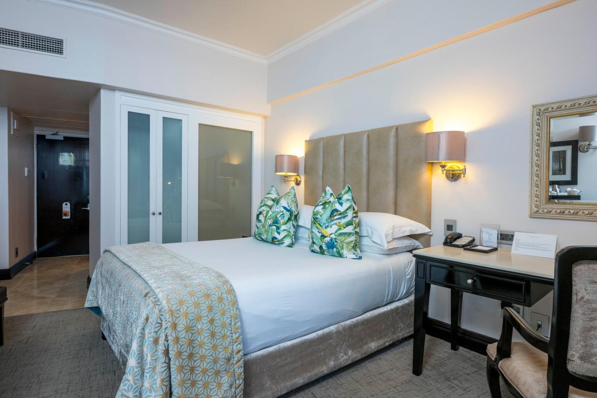 เบเวอร์ลี ฮิลล์ Hotel เดอร์บัน ภายนอก รูปภาพ A bedroom at the hotel