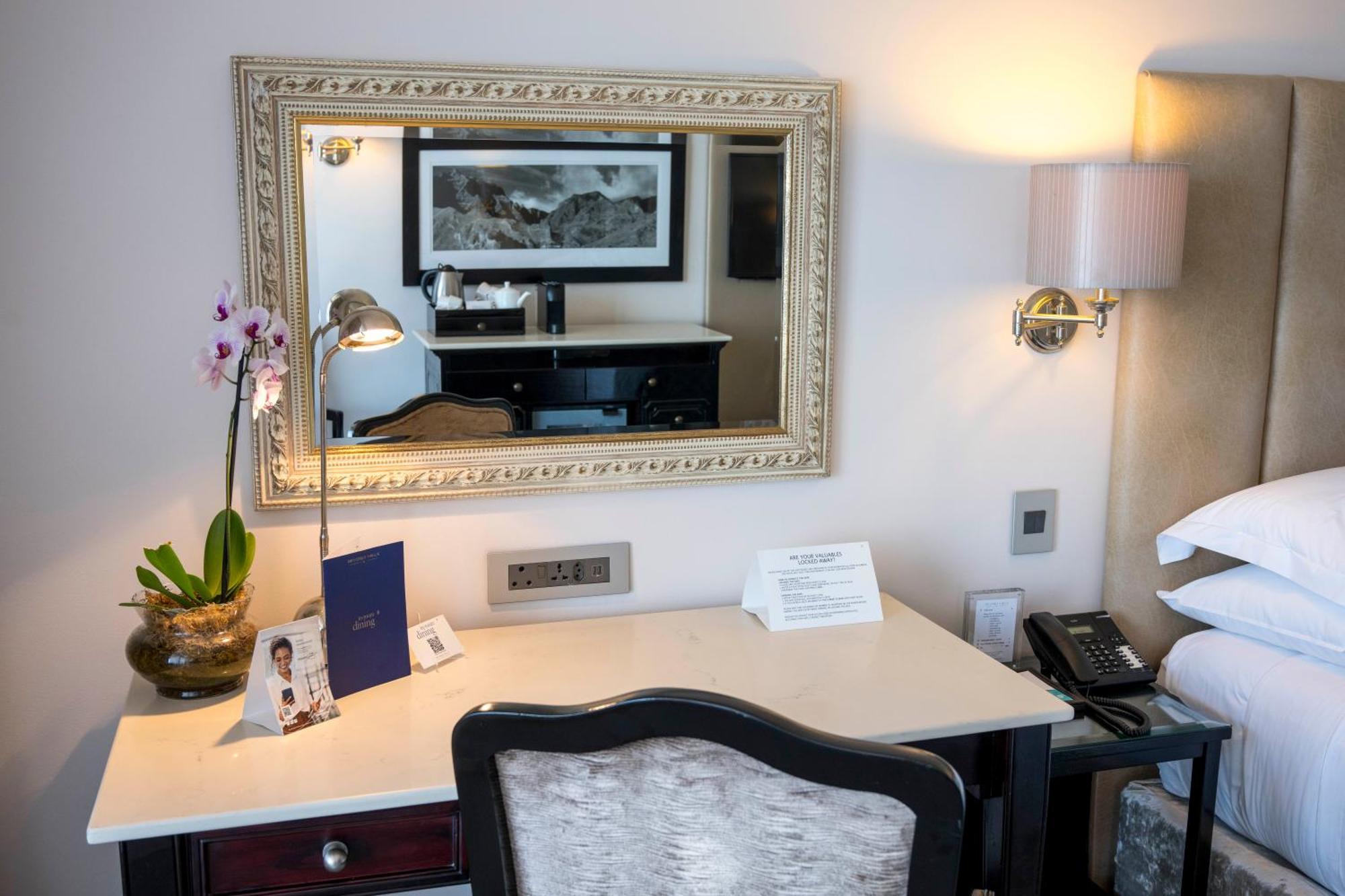 เบเวอร์ลี ฮิลล์ Hotel เดอร์บัน ภายนอก รูปภาพ A dressing table