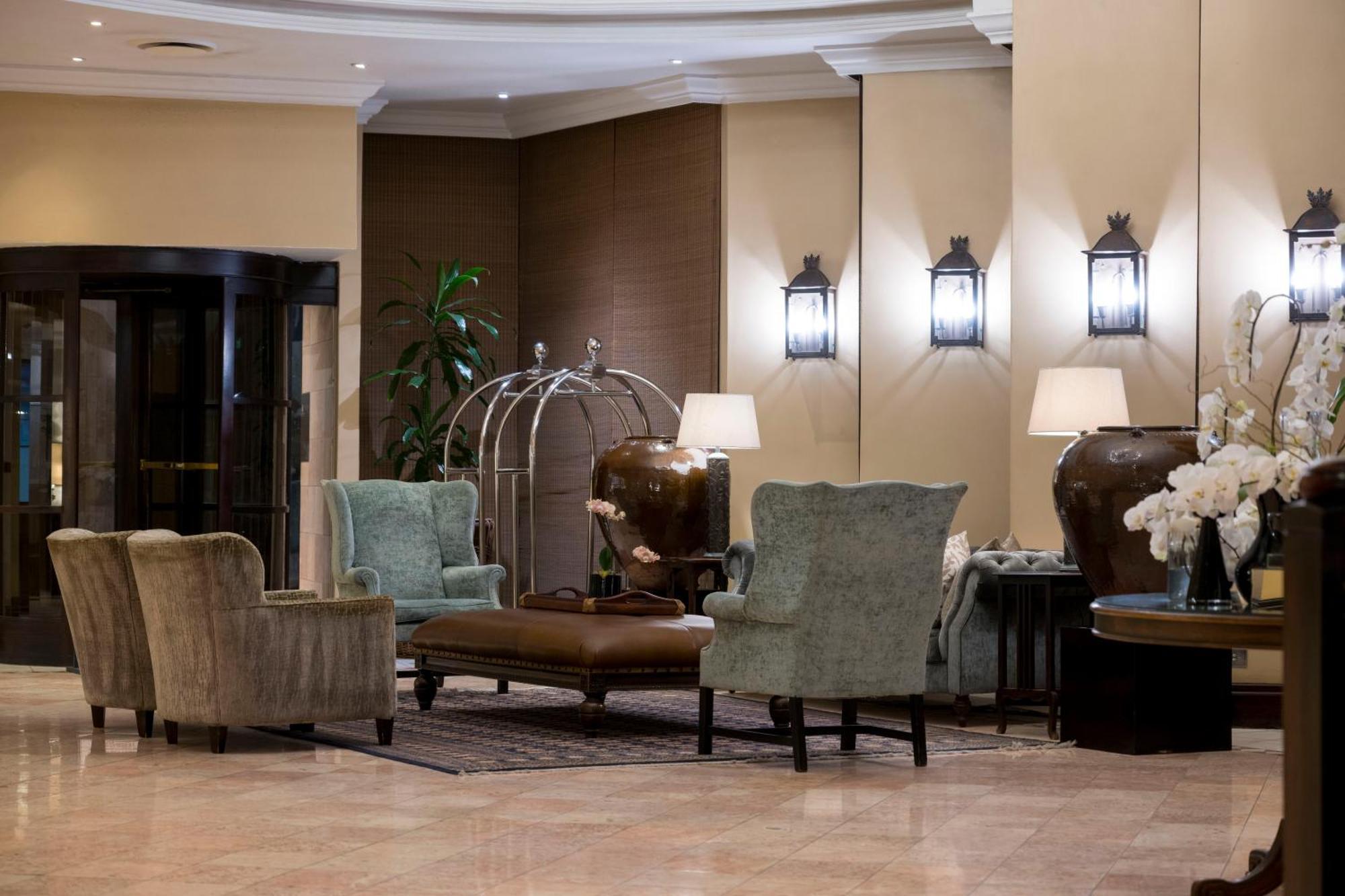 เบเวอร์ลี ฮิลล์ Hotel เดอร์บัน ภายนอก รูปภาพ The lobby of the Four Seasons Hotel