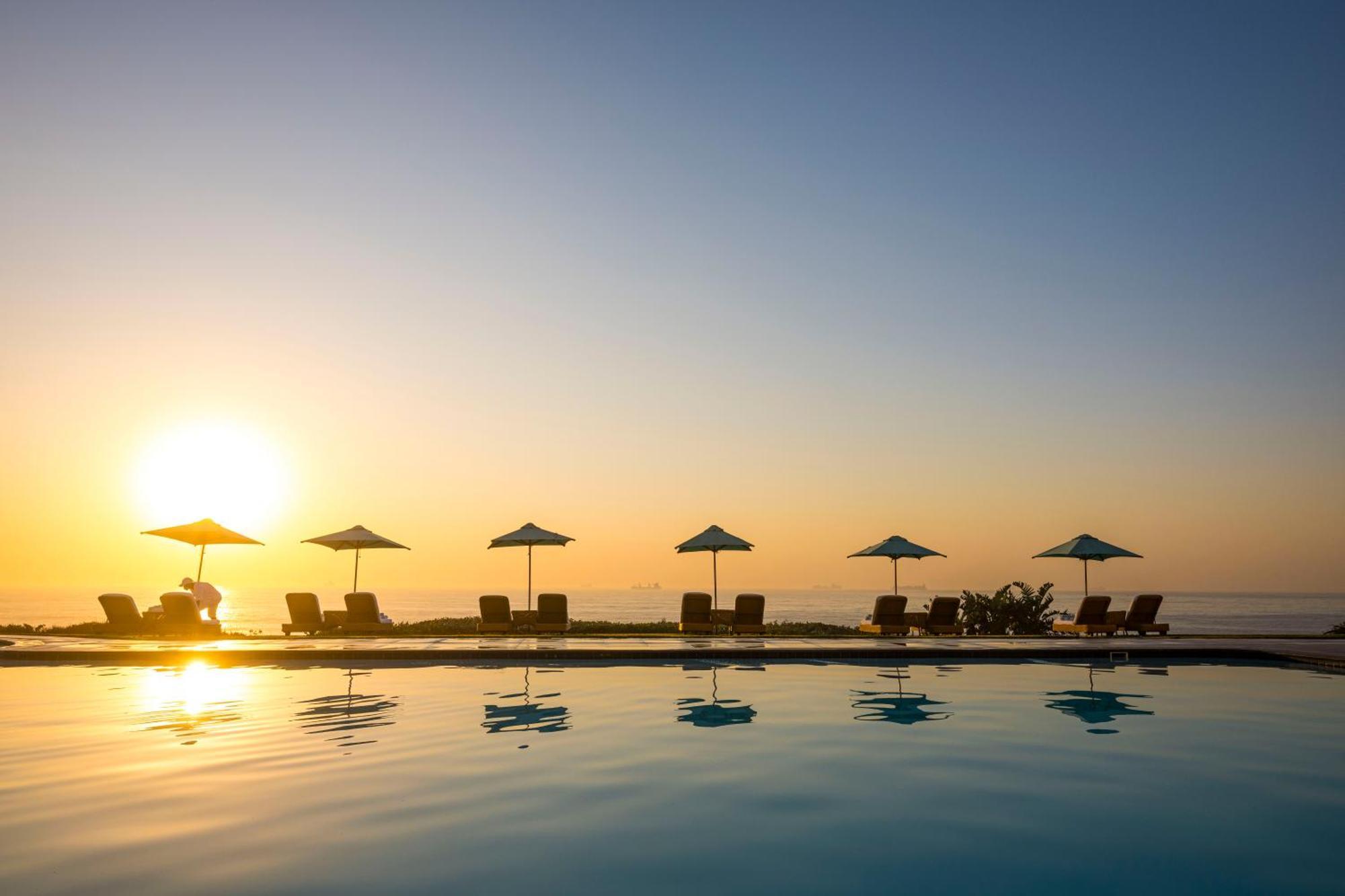 เบเวอร์ลี ฮิลล์ Hotel เดอร์บัน ภายนอก รูปภาพ Sunset at the pool