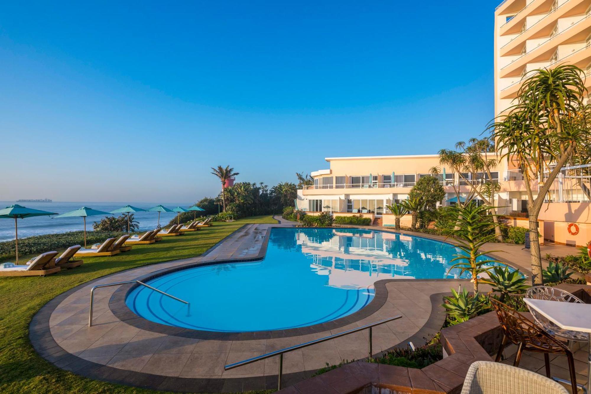เบเวอร์ลี ฮิลล์ Hotel เดอร์บัน ภายนอก รูปภาพ The swimming pool at the Hilton Tel Aviv